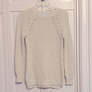 Tahari Cable knit crew neck sweatshirt. Very warm and comfy. Like New!